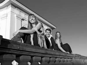 Mit MIR in die Kiste: Chantal fatale & The Teatimepuppets