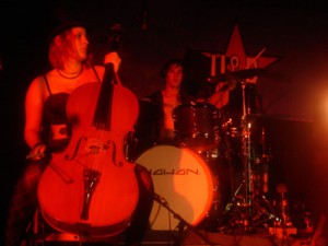 "Mit MIR in die Kiste" - sidewalk + Yasmine Tourist