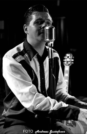 Long Rock’n’Roll Night:  - Boppin' Steve / Domestic Bumblebees